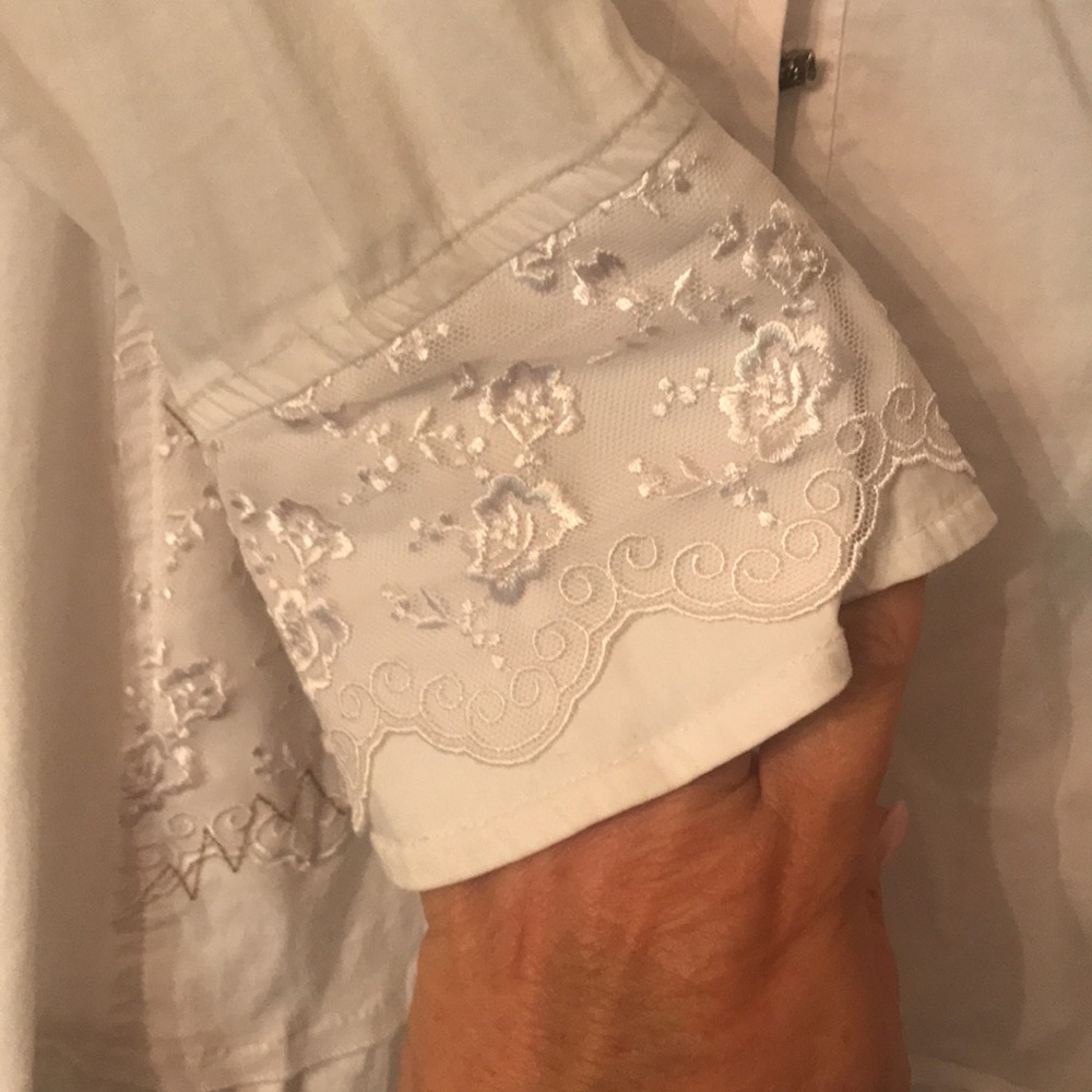 Blouse - Picture 2 of 8